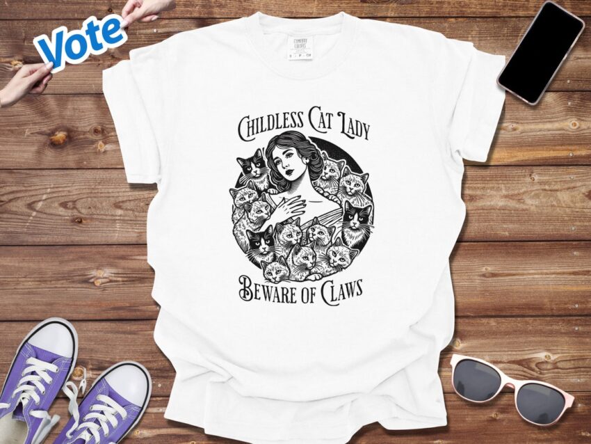 Childless Cat Lady Beware of Claws Vintage Cat Lady Feminist Shirt