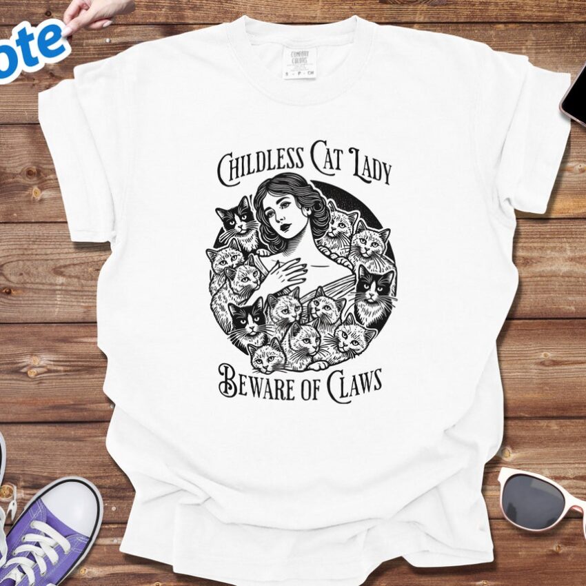 Childless Cat Lady Beware of Claws Vintage Cat Lady Feminist Shirt